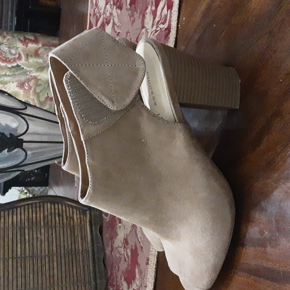 Shoes - Picture 2 of 3